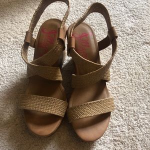NWOT Tan wedges